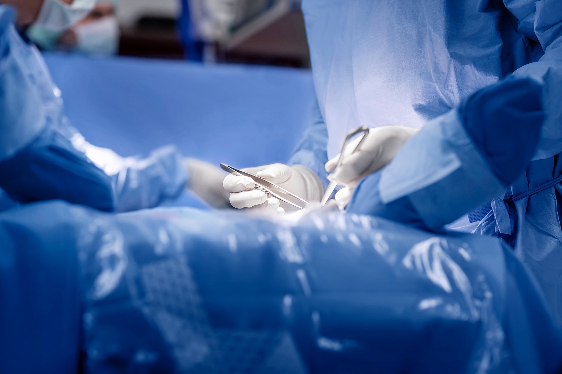 HGZ | Ärzte Dies zeigt Chirurgische Instrumente während einer Operation.