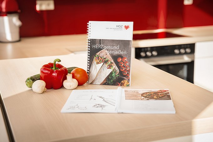 Dies ist das HGZ-Kochbuch mit dem Titel „HERZgesund genießen“.