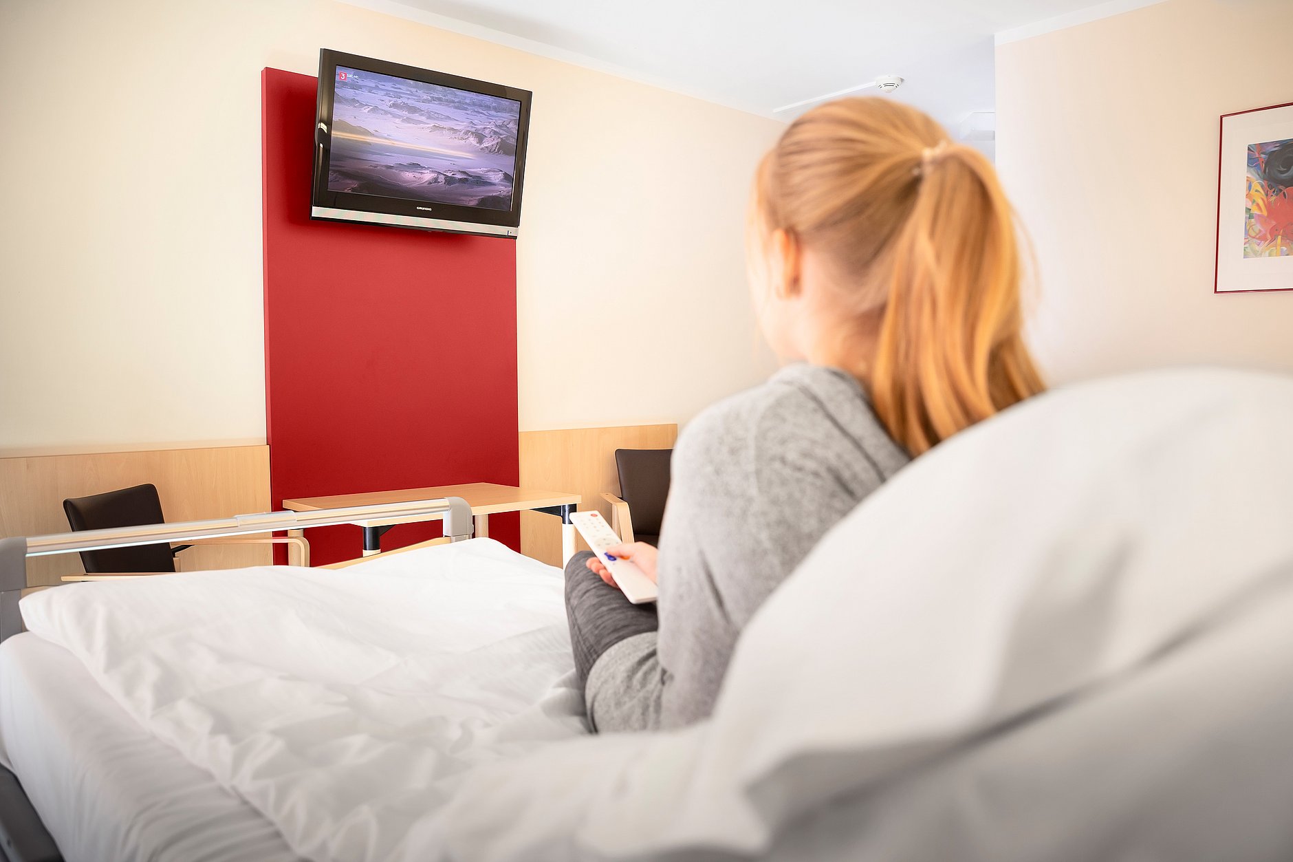 HGZ | Patientenzimmer mit Fernseher Dies ist ein Patientenzimmer mit Fernseher.